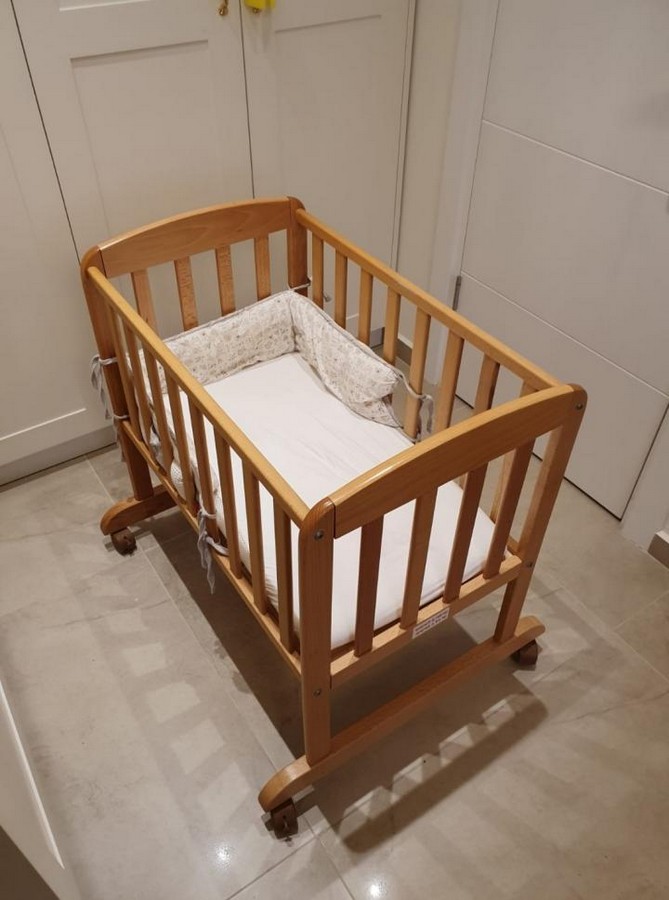 FOR SALE Baby cot ,mattress,set of sheet, blanket and head protector